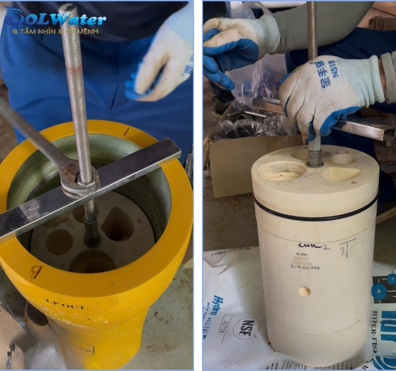 Chuyên gia DOLWATER tiến hành tháo rã, rút cụm cartridge và kiểm tra độ mòn cơ học của roto gốm trong quy trình bảo trì thiết bị thu hồi năng lượng PX220 định kỳ